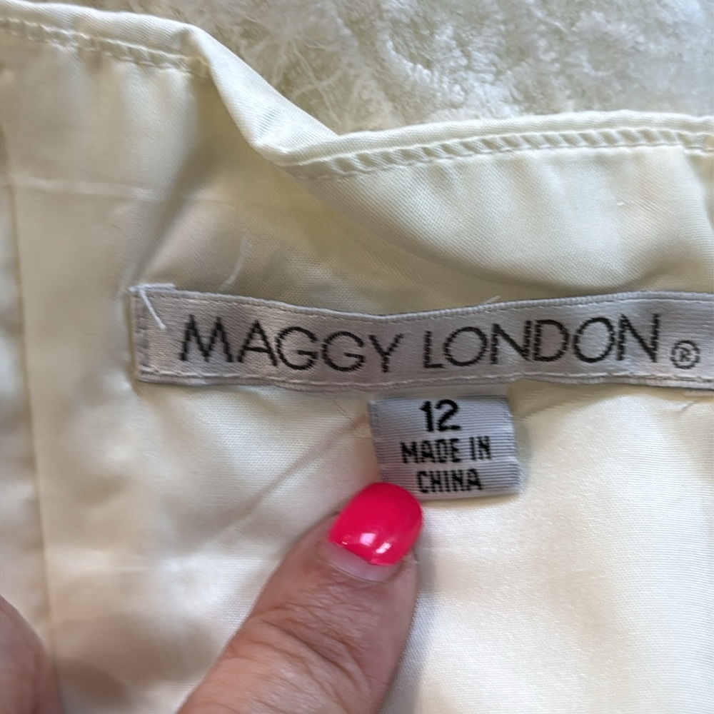 Maggy London White‎ Sleeveless V-Neck Sheath Dress size 12 - Picture 7 of 8